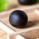 Large spherical traditional Chinese medicine for treating constipation
